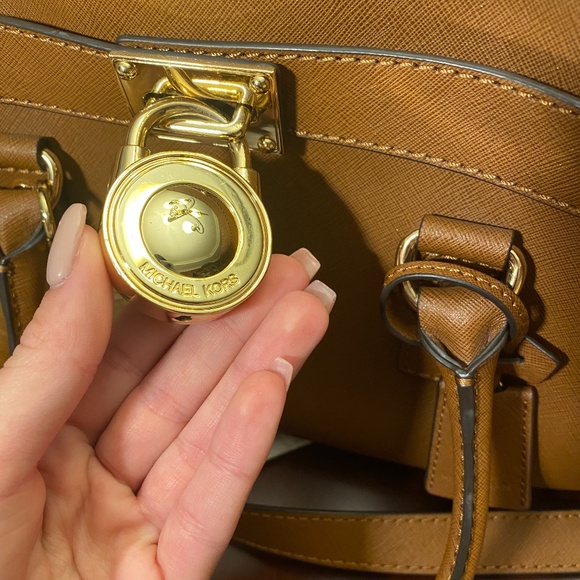 Michael Kors Medium Hamilton Satchel Bag - Picture 4 of 10
